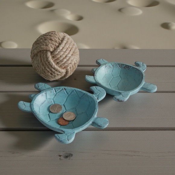 NWT Set of 2 Coastal Sea Turtle Decorative Trinket Dishes! Stackable! NEW! - Picture 2 of 3